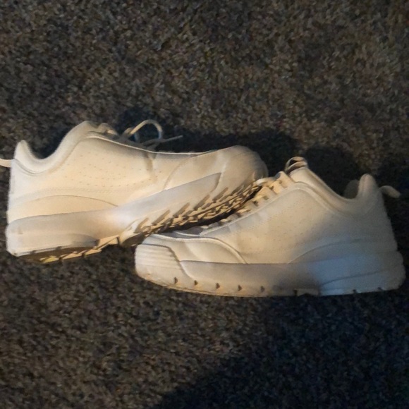 White Fila Disrupter - Picture 2 of 4